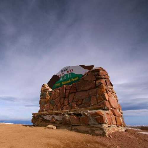 Discover Donuts that Can’t be Topped at the Summit of the People’s Mountain